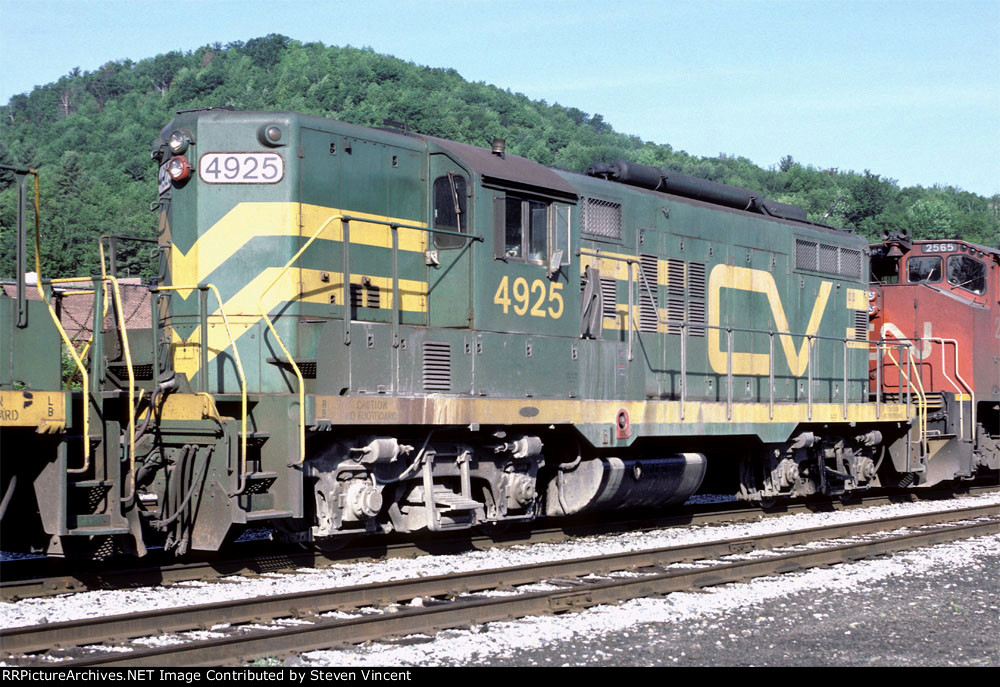 Central Vermont GP9 #4925